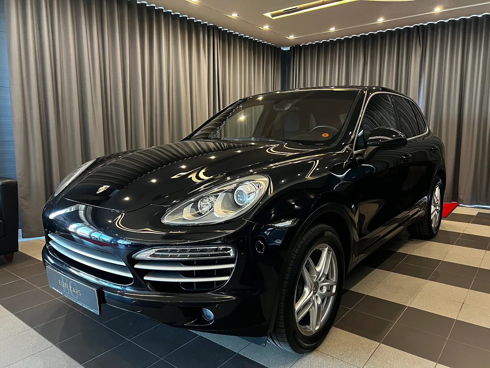 Porsche Cayenne Platinum Edition, 2014. gads