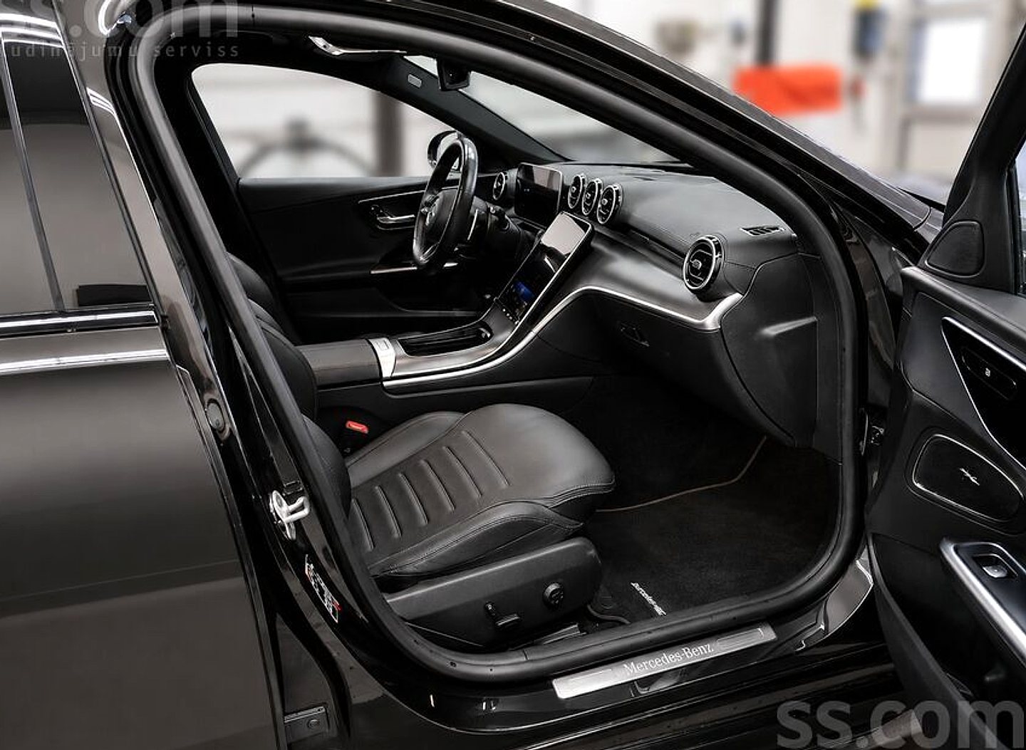 Mercedes-Benz C300 — foto 5