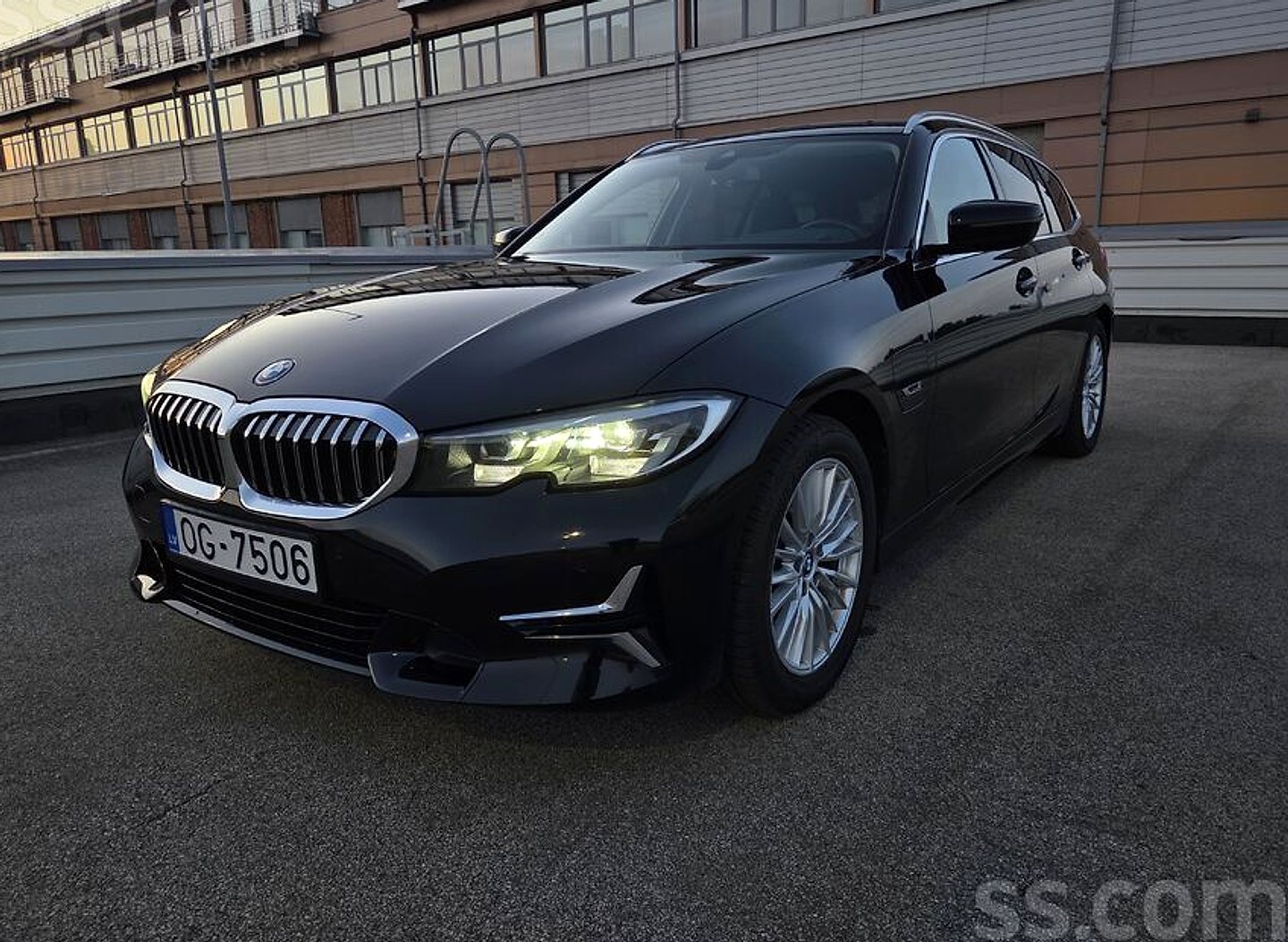 BMW 320 — foto 3