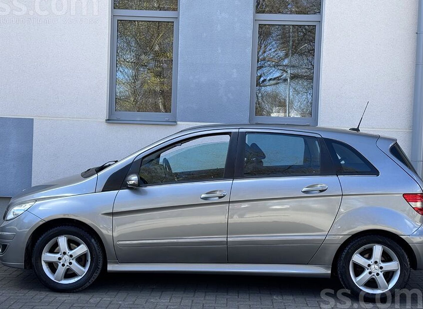 Mercedes-Benz B180 — foto 5