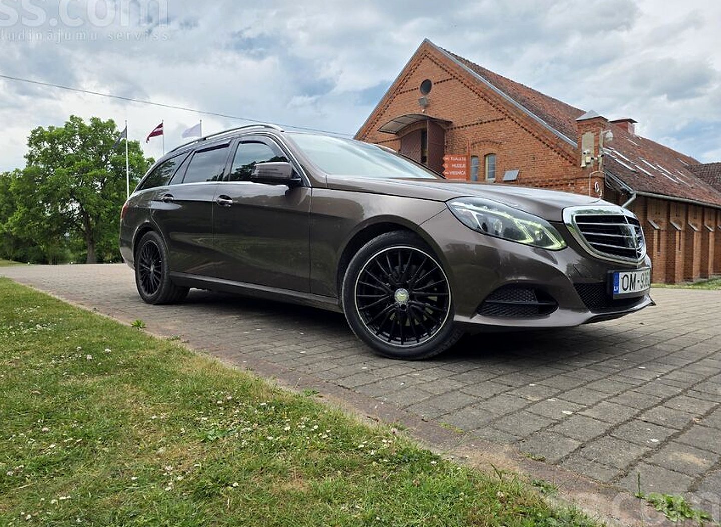Mercedes-Benz E300 — foto 6