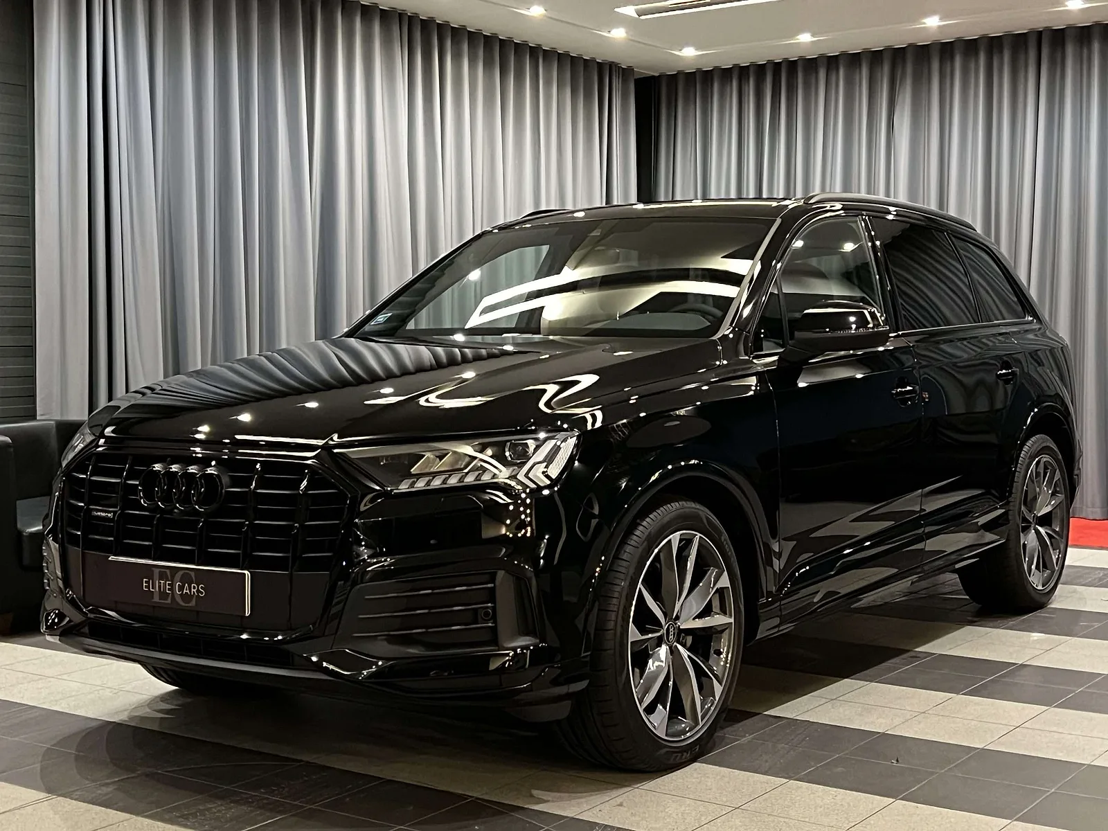 Audi Q7 3.0TDI S Line, 2023. gads