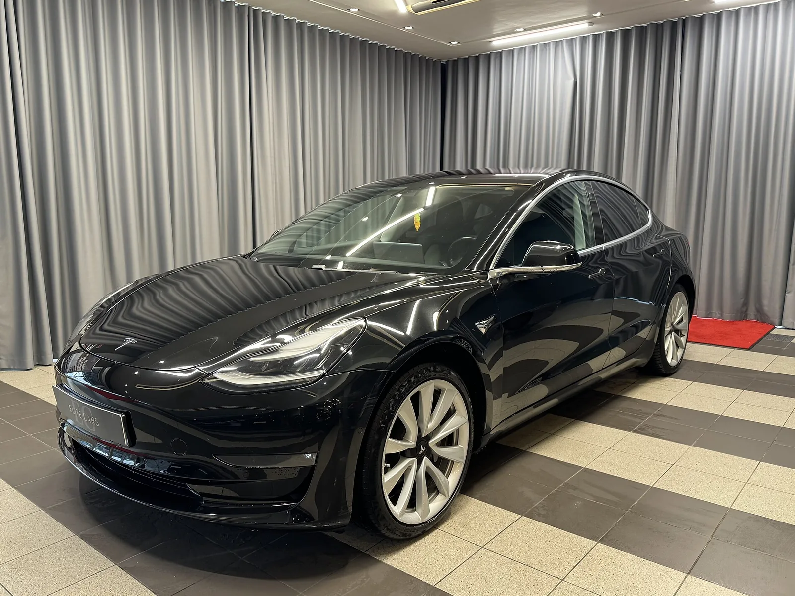 Tesla Model 3, 2018. gads