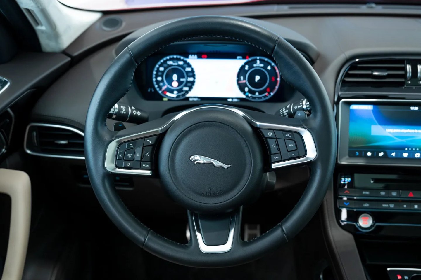 Jaguar F PACE — foto 6