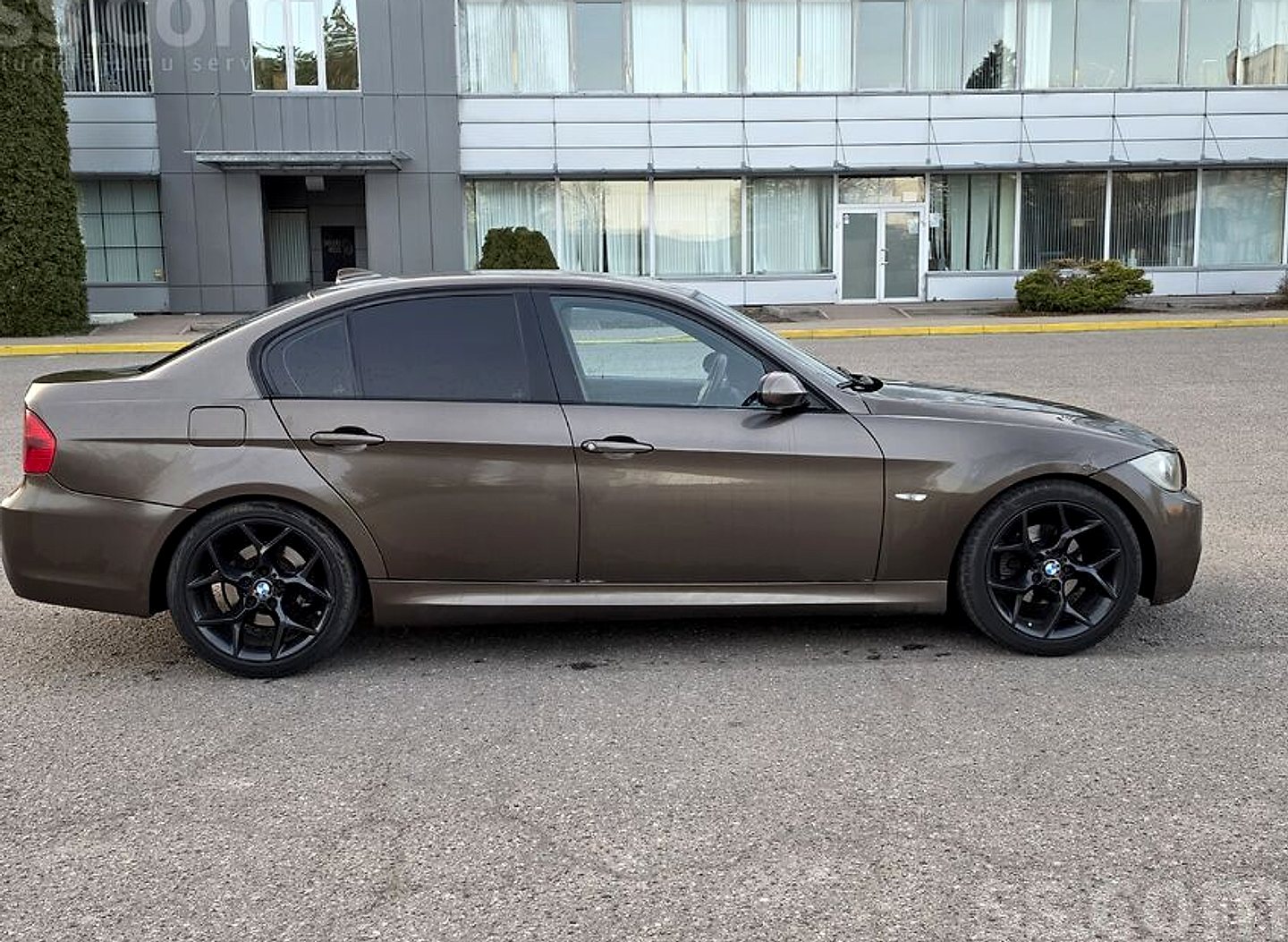 BMW 320 — foto 3