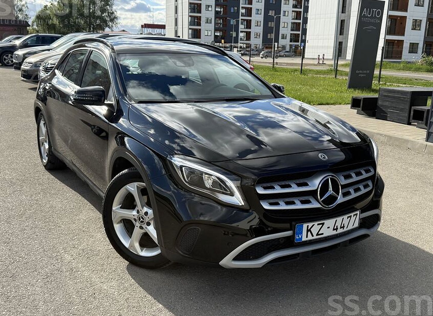 Mercedes-Benz GLA180