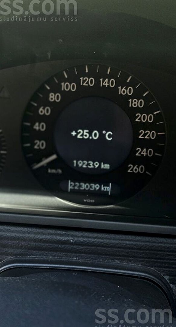 Mercedes-Benz E270 — foto 5