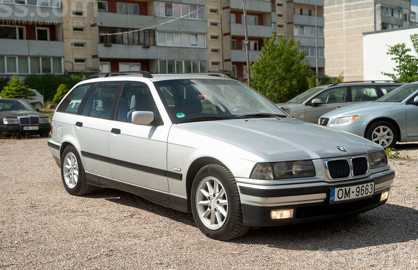 BMW 323