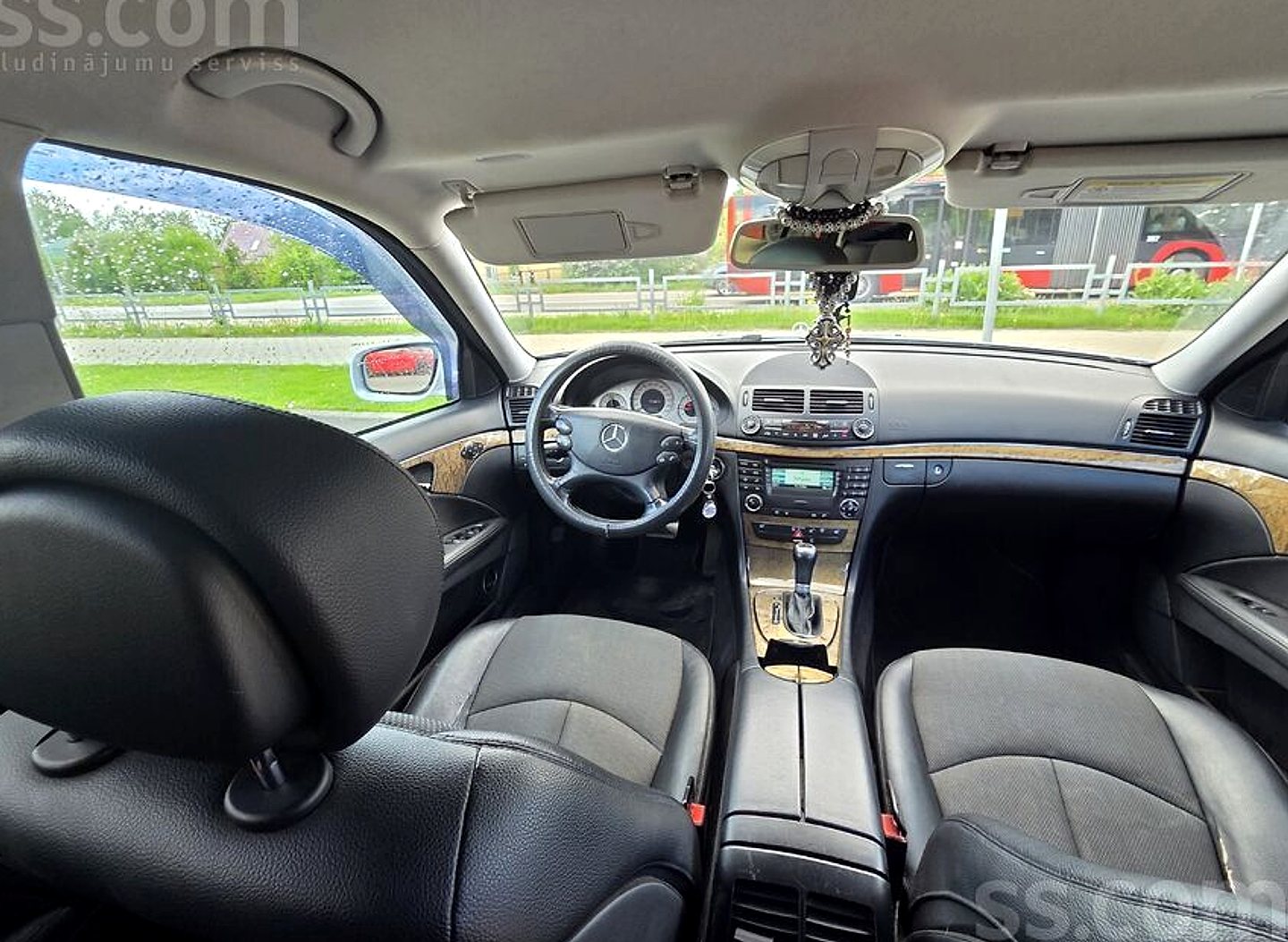 Mercedes-Benz E320 — foto 2
