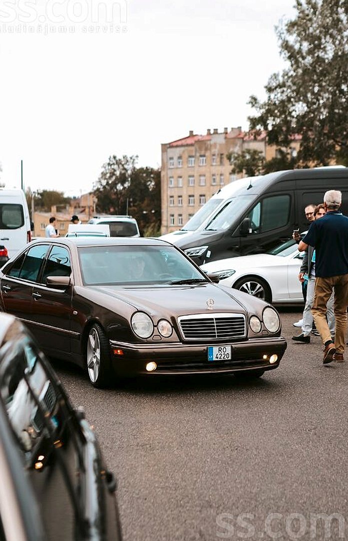 Mercedes-Benz E420 — foto 4