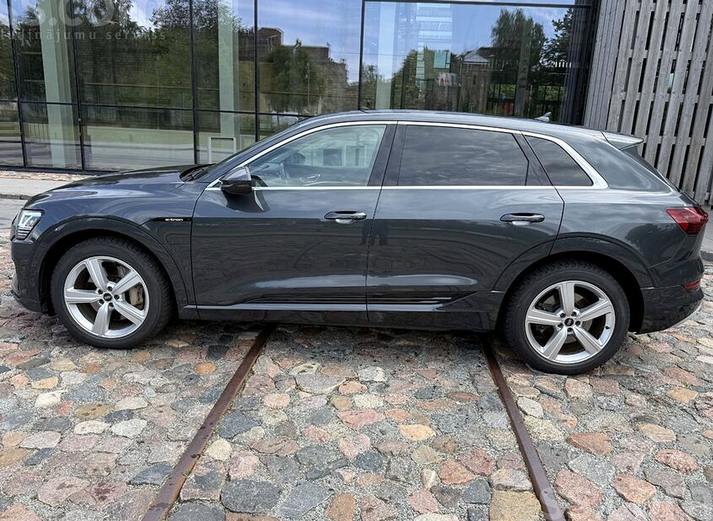 Audi E-tron — foto 6