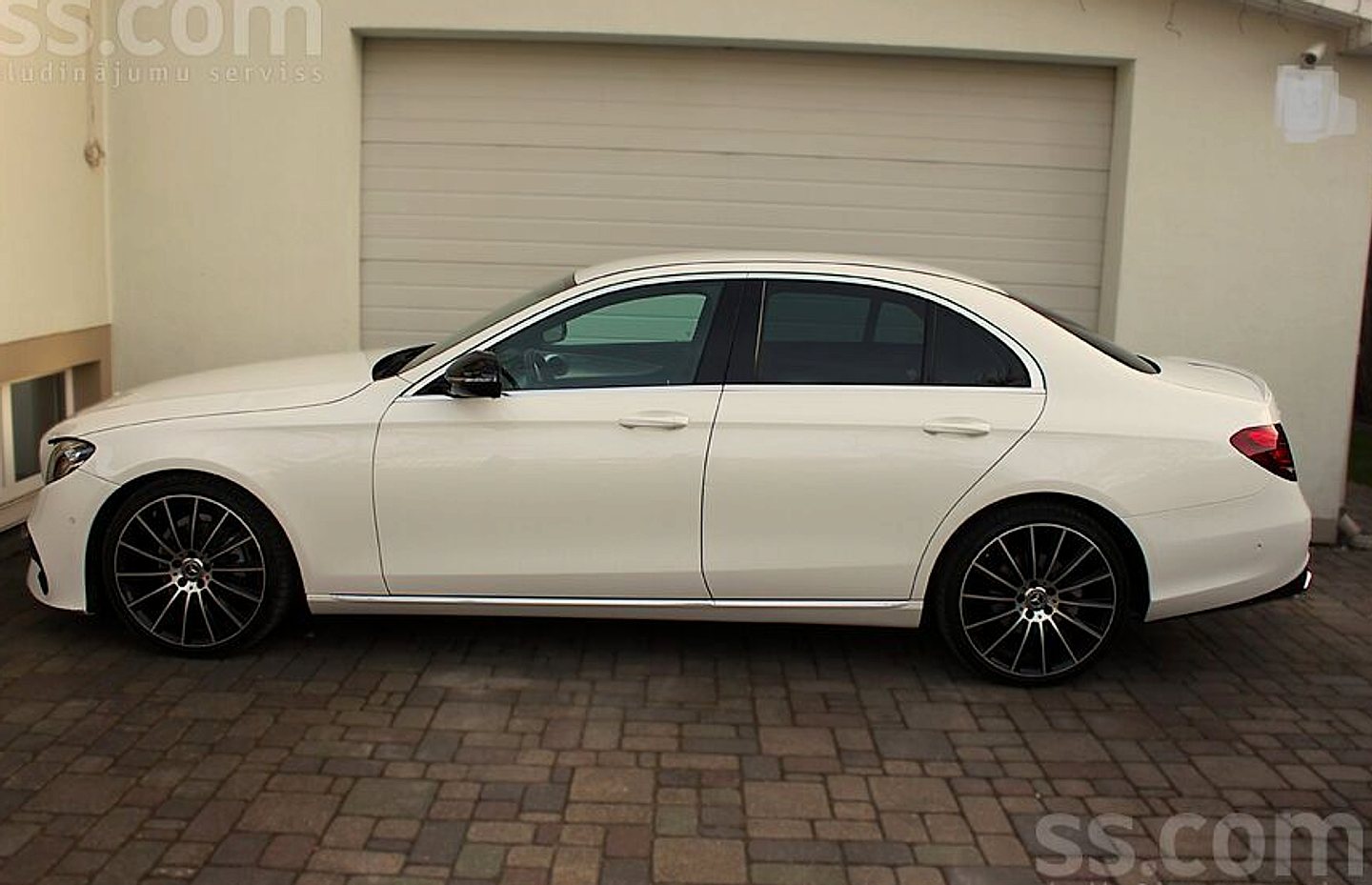 Mercedes-Benz E200 — foto 3