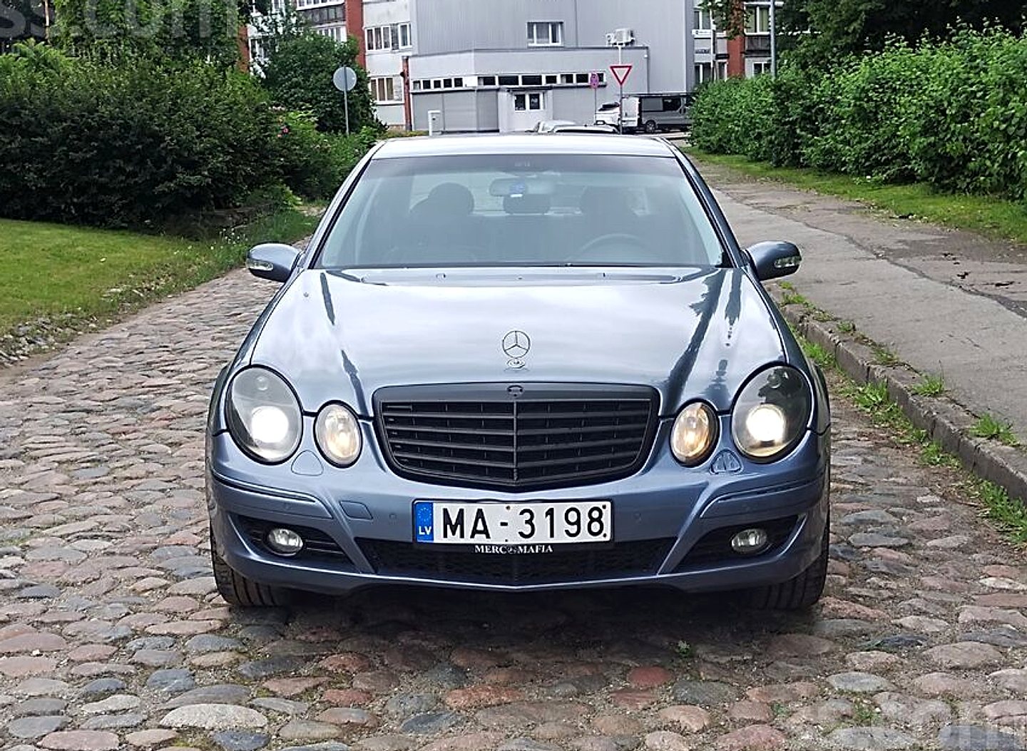 Mercedes-Benz E270 — foto 2