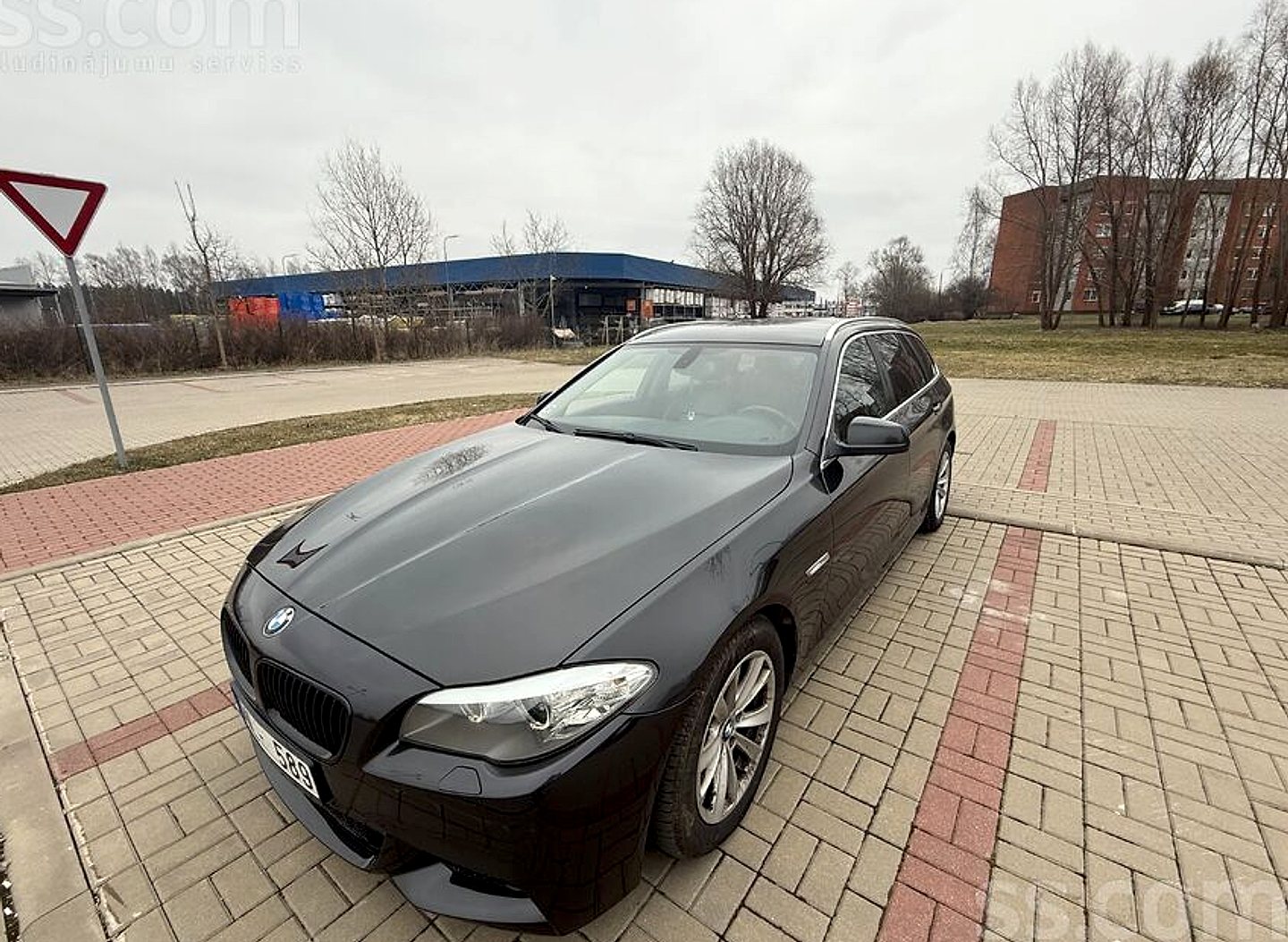 BMW 520 — foto 2