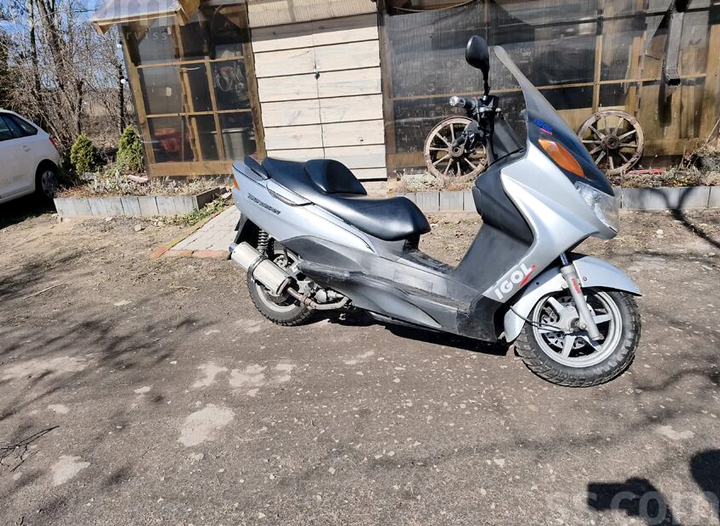 Suzuki Burgman 125, 2002. gads