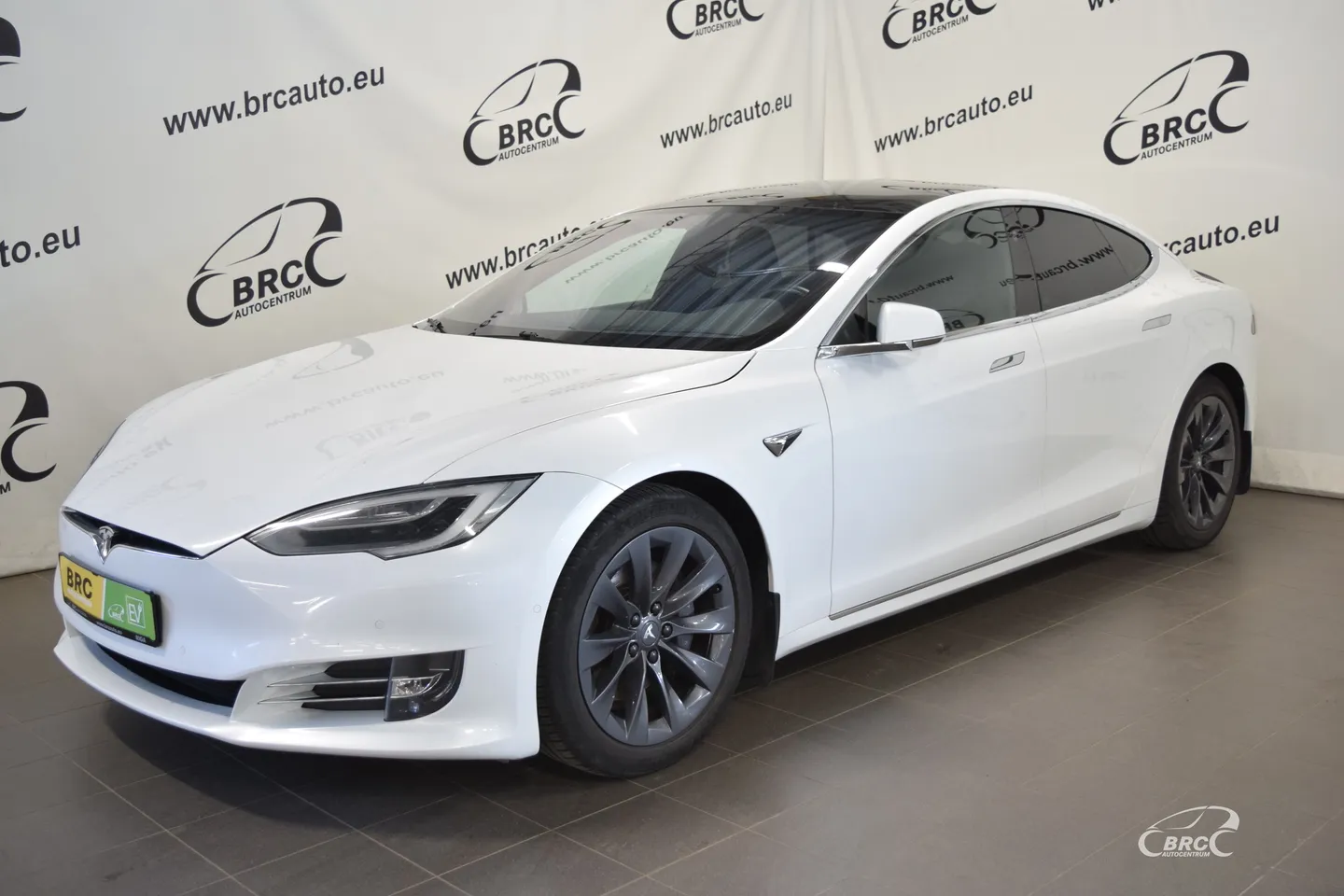 Tesla Model S, 2017. gads