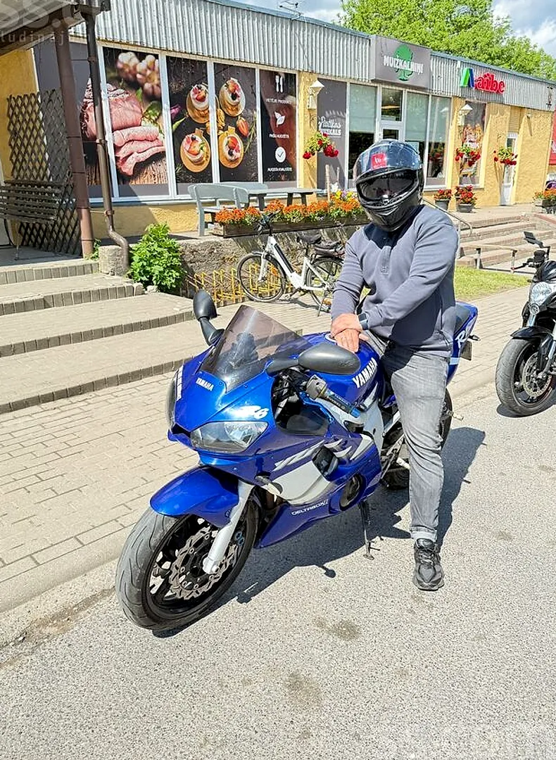 Yamaha R6, 2000. gads