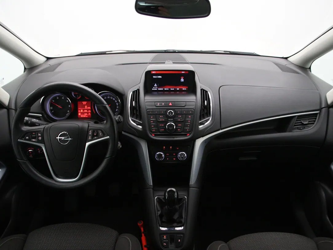 Opel Zafira Tourer — foto 3
