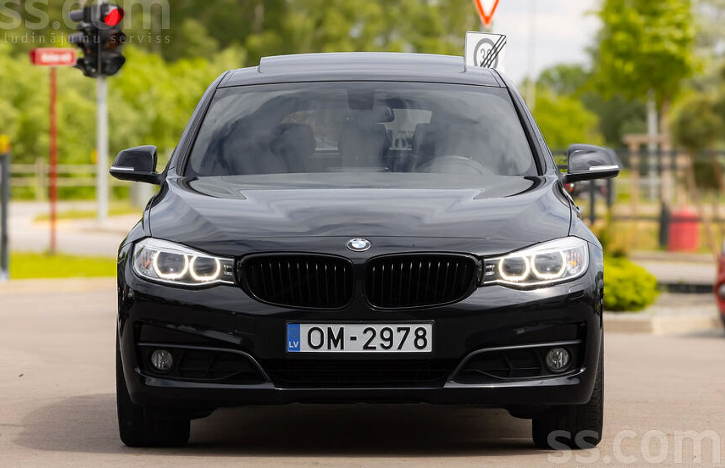 BMW 320 — foto 2