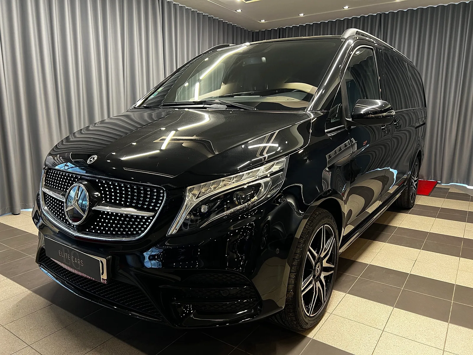 Mercedes-Benz V300, 2022. gads