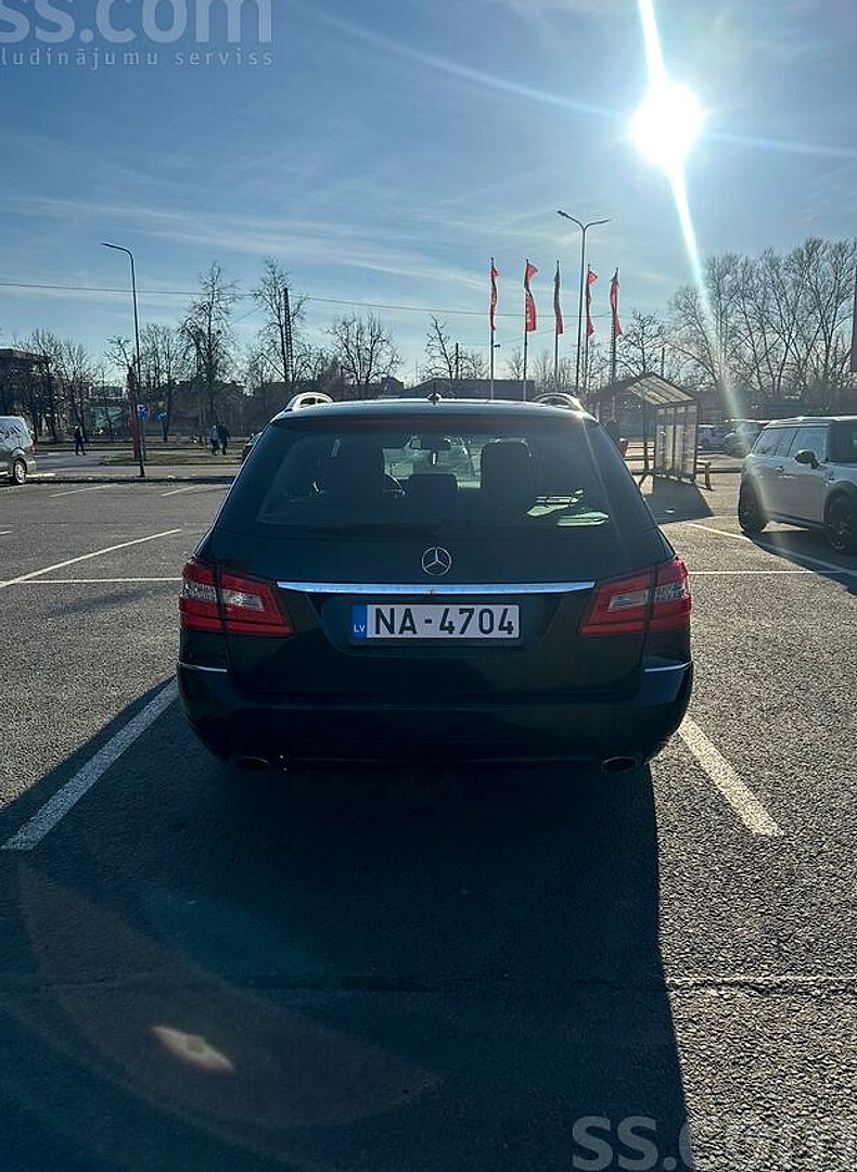 Mercedes-Benz E350 — foto 5