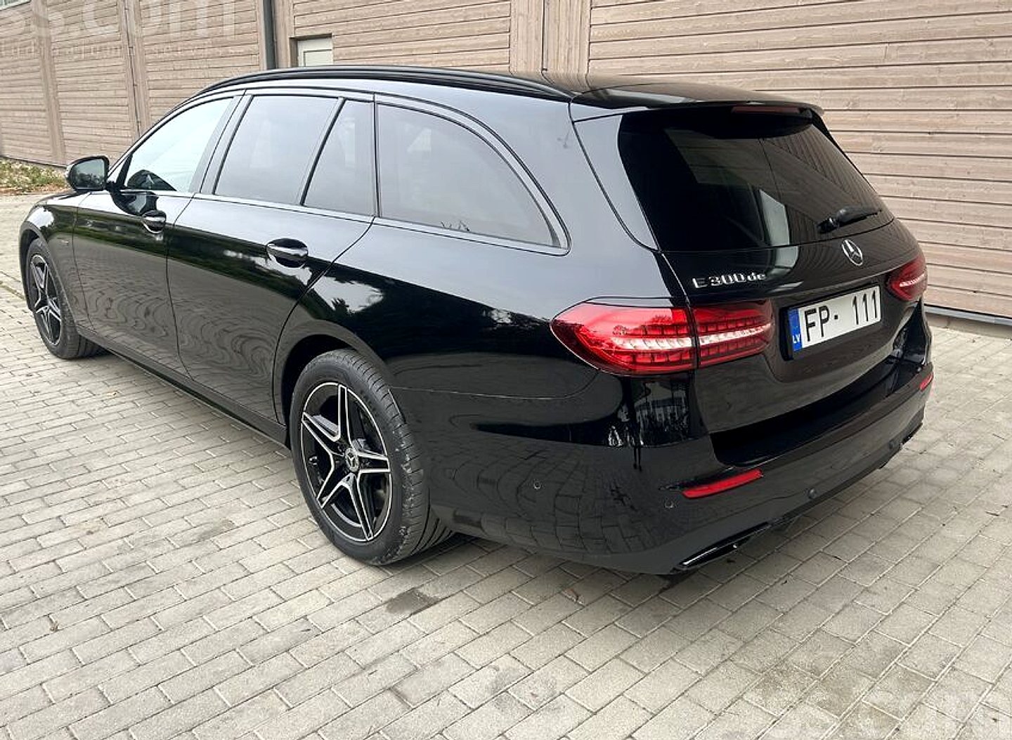 Mercedes-Benz E300 — foto 3