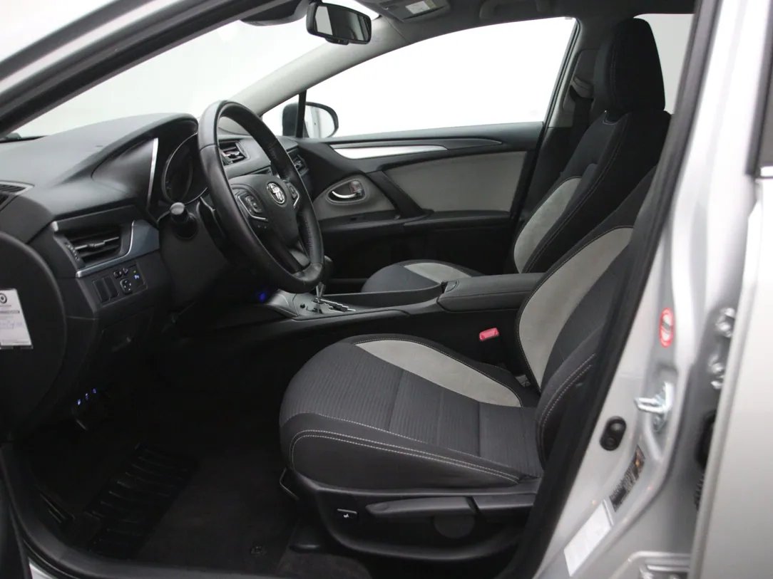 Toyota Avensis — foto 5