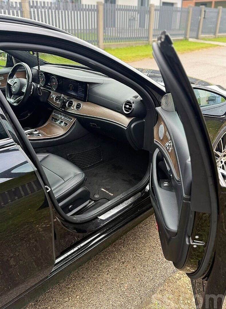 Mercedes-Benz E350 — foto 3
