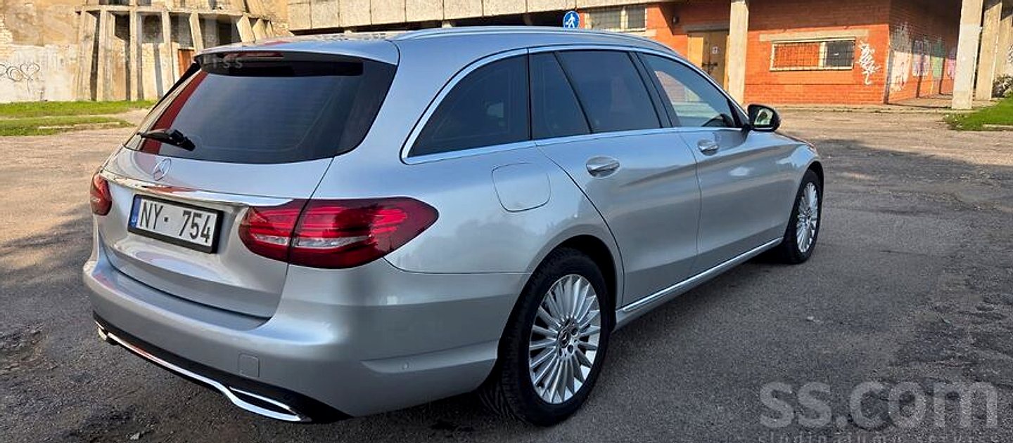 Mercedes-Benz C220 — foto 4