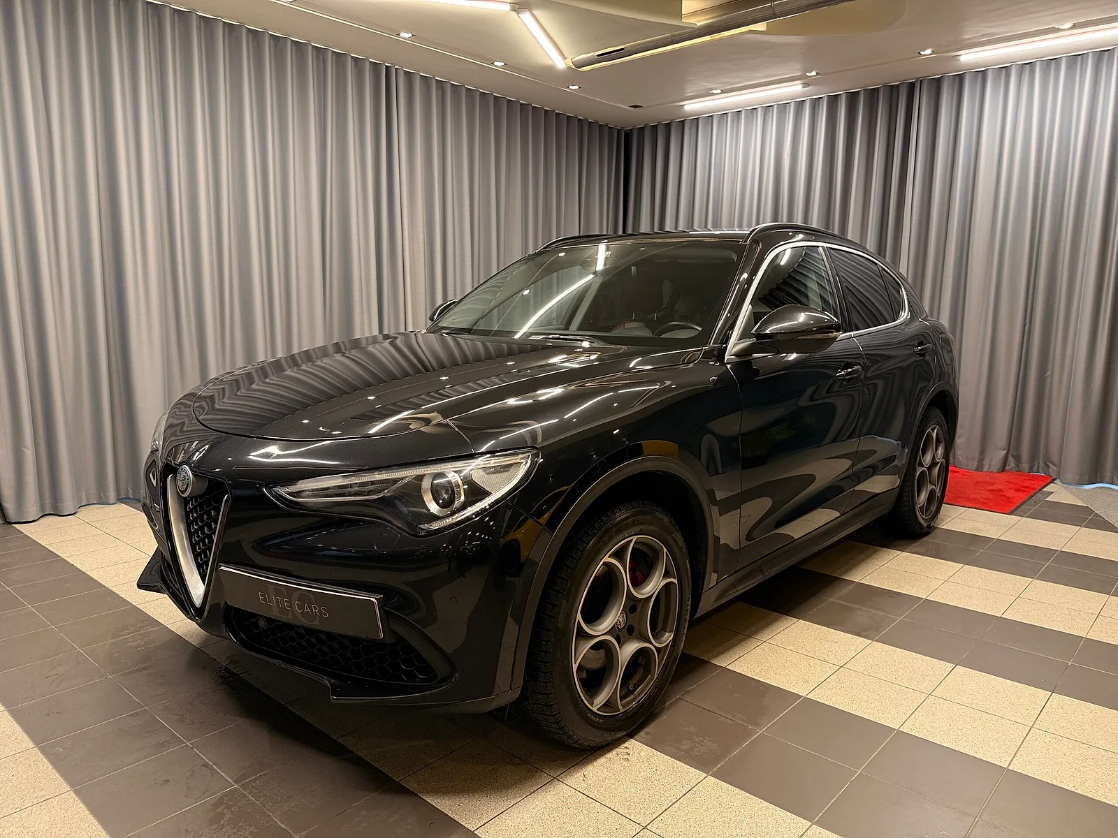 Alfa Romeo Stelvio Q4, 2018. gads