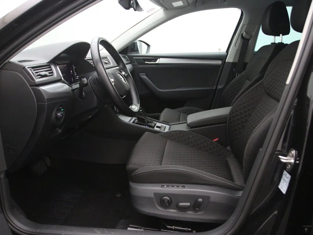 Škoda Superb — foto 5