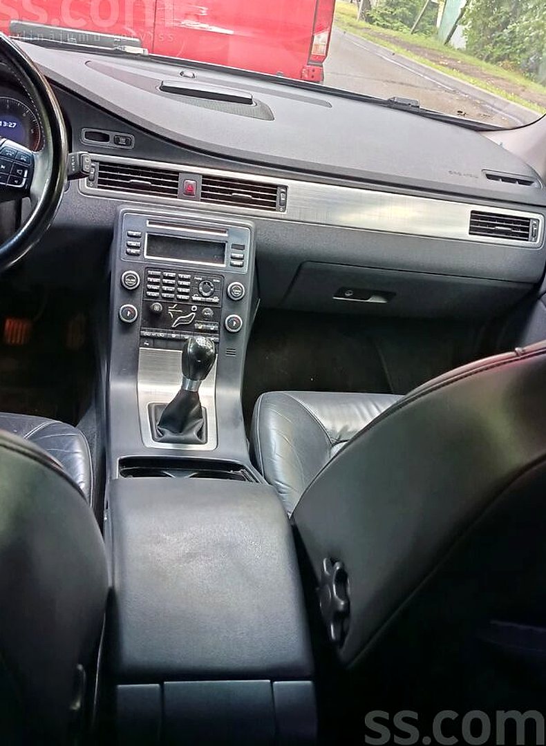 Volvo V70 — foto 4