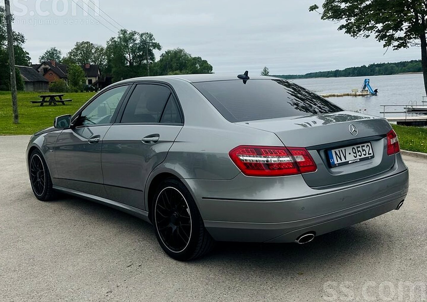 Mercedes-Benz E350 — foto 4