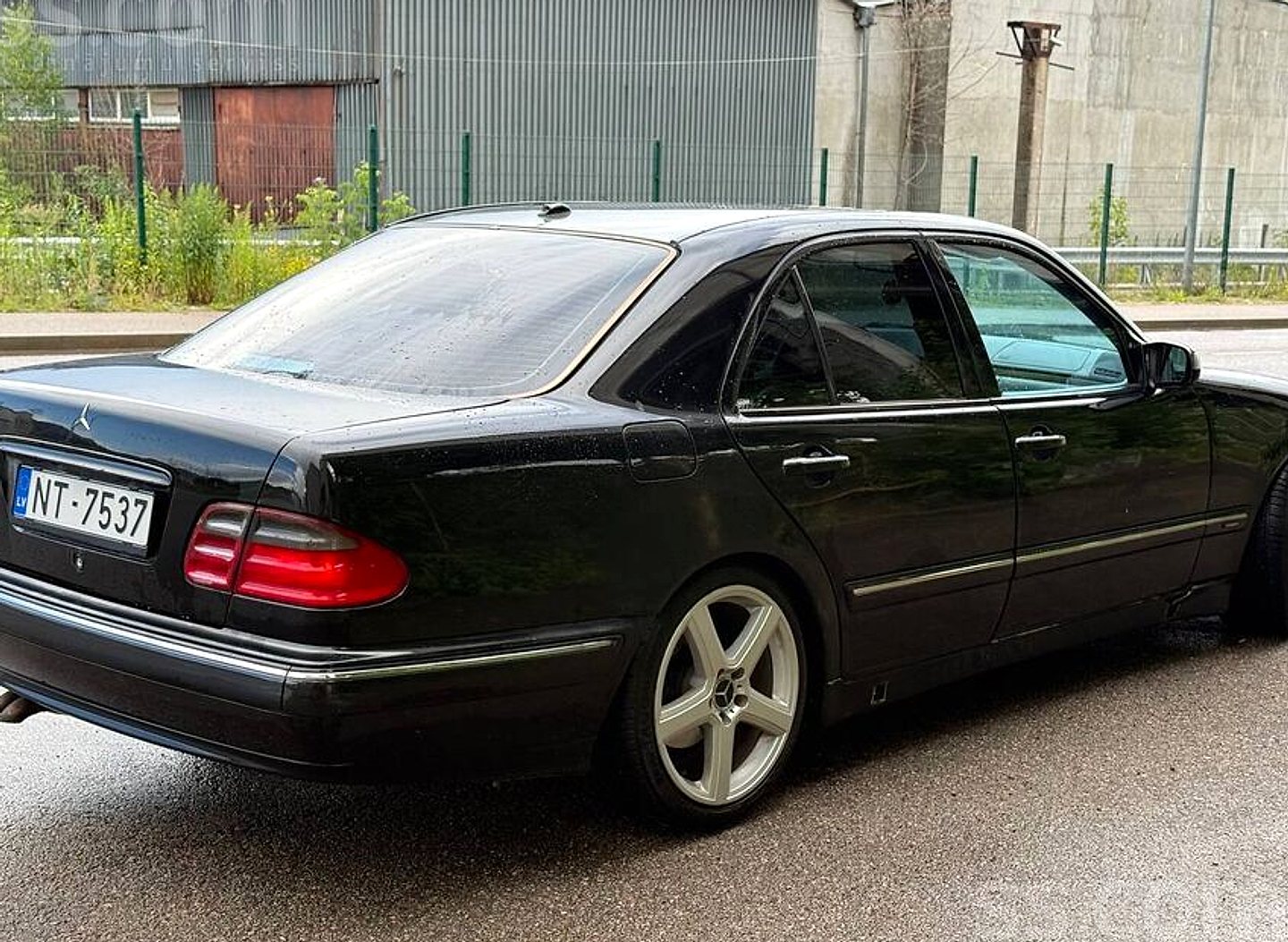 Mercedes-Benz E320 — foto 4