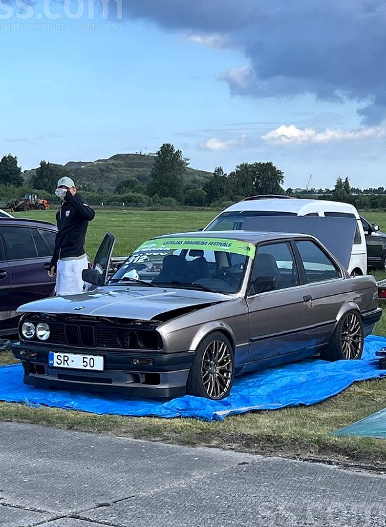 BMW 330 — foto 2