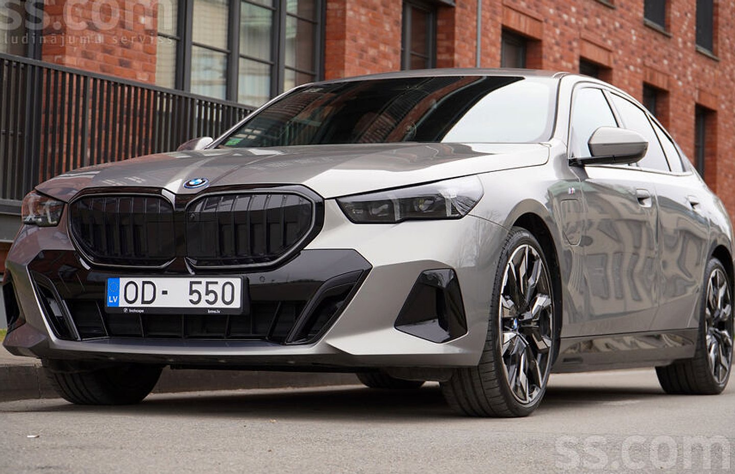 BMW 550 — foto 2