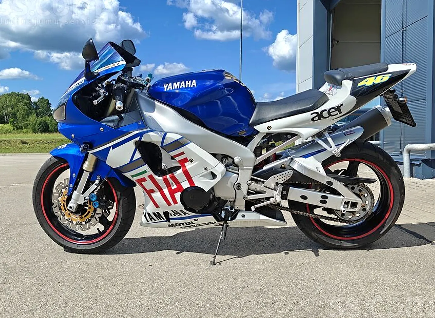 Yamaha Yzf r1, 2000. gads