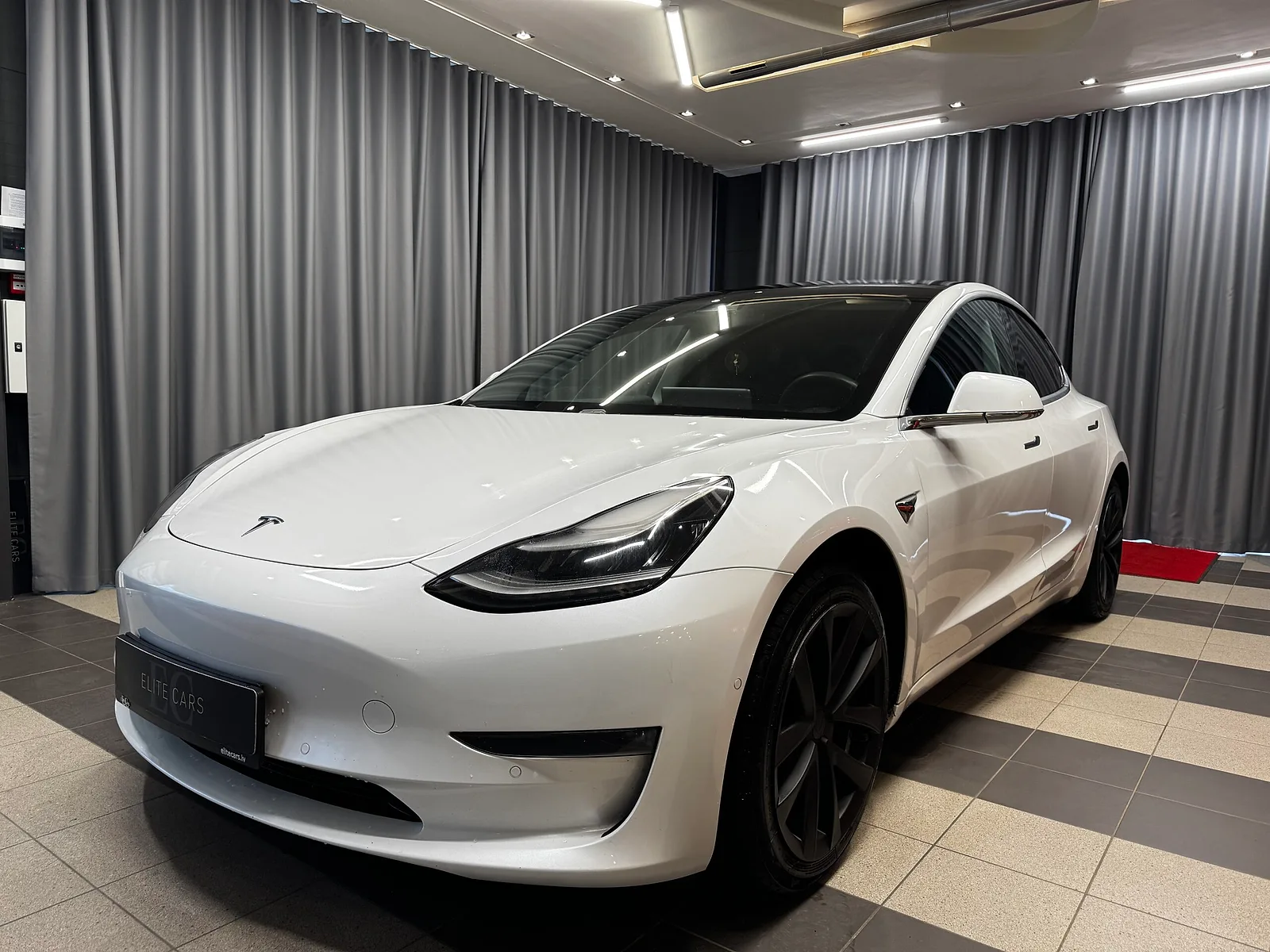 Tesla Model 3, 2019. gads