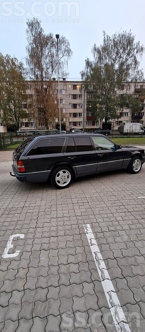 Mercedes-Benz E300 — foto 4
