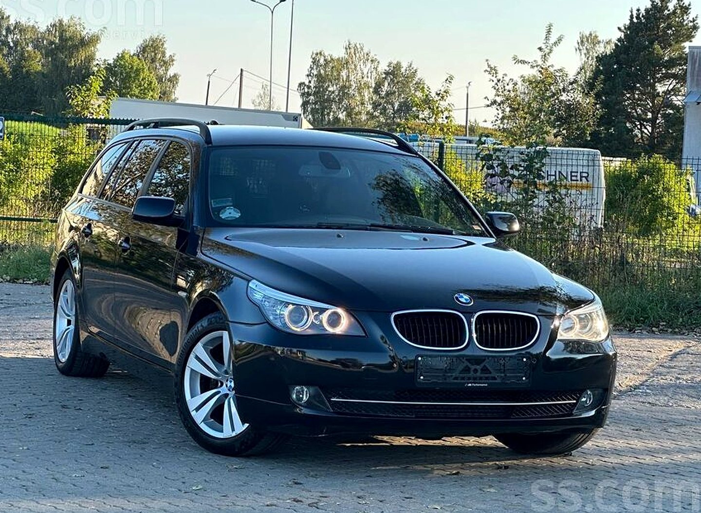 BMW 520 — foto 3