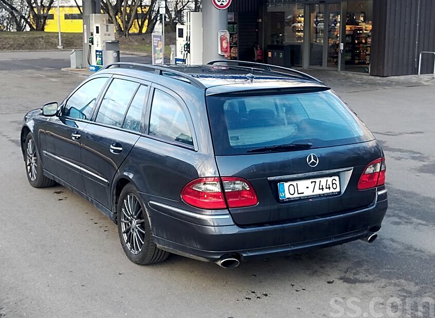 Mercedes-Benz E320 — foto 4