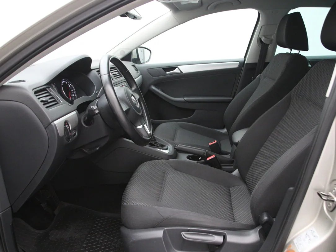 Volkswagen Jetta — foto 5