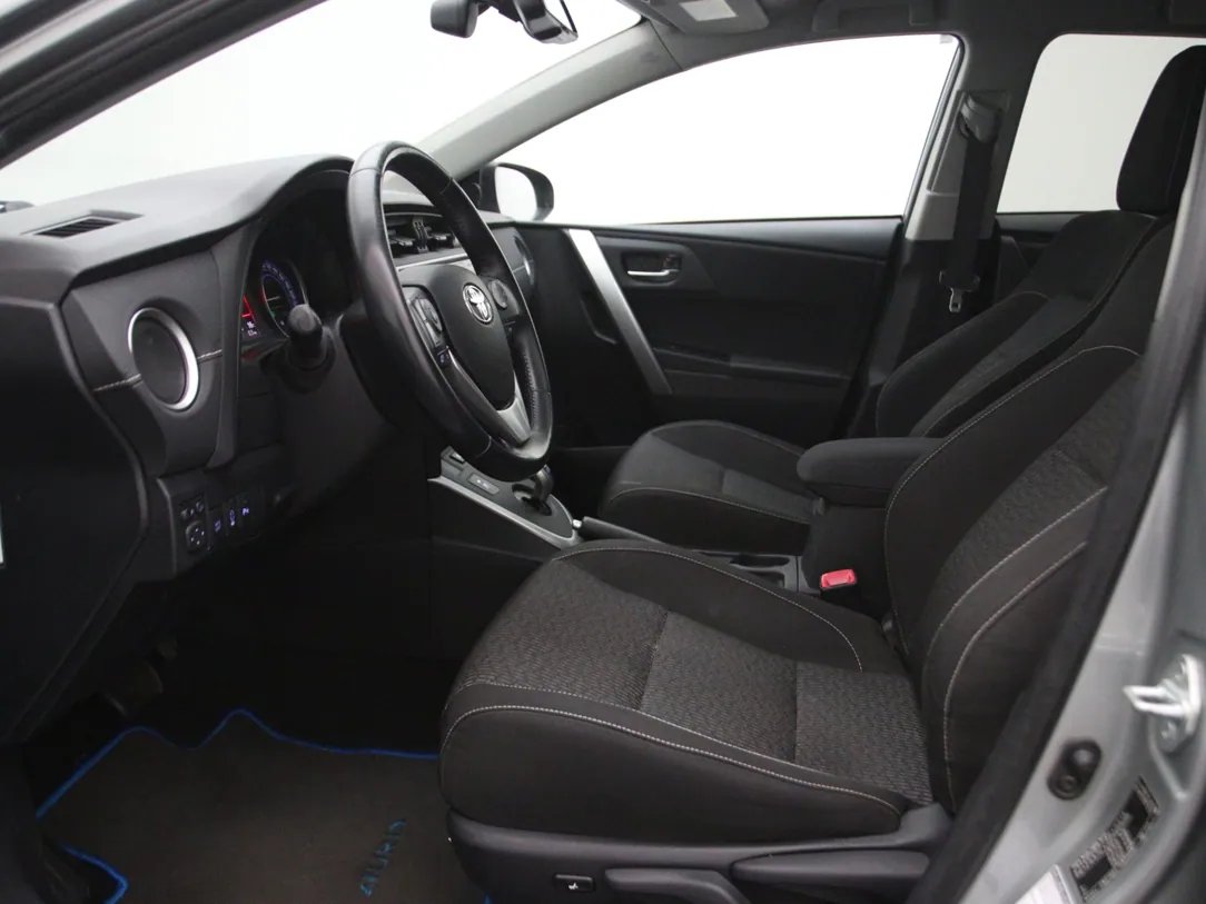 Toyota Auris — foto 5