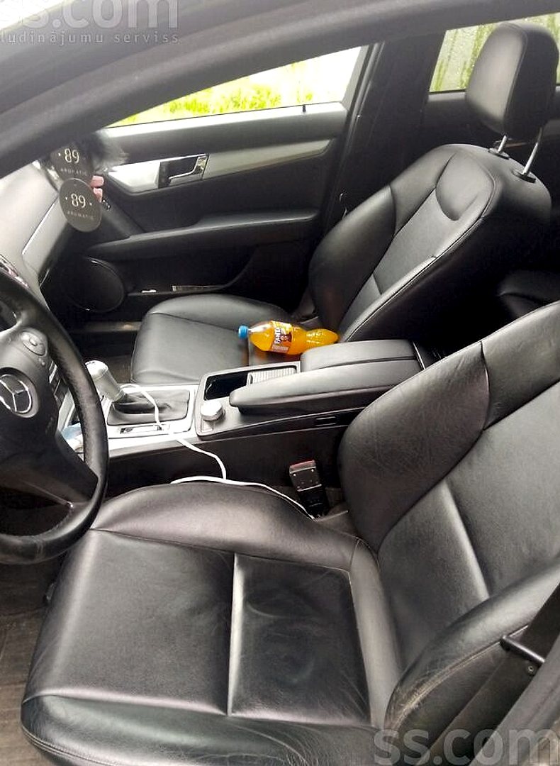 Mercedes-Benz C350 — foto 6