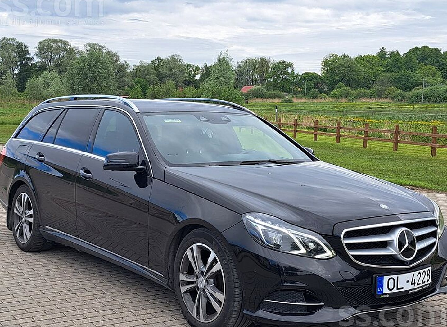 Mercedes-Benz E220 — foto 3