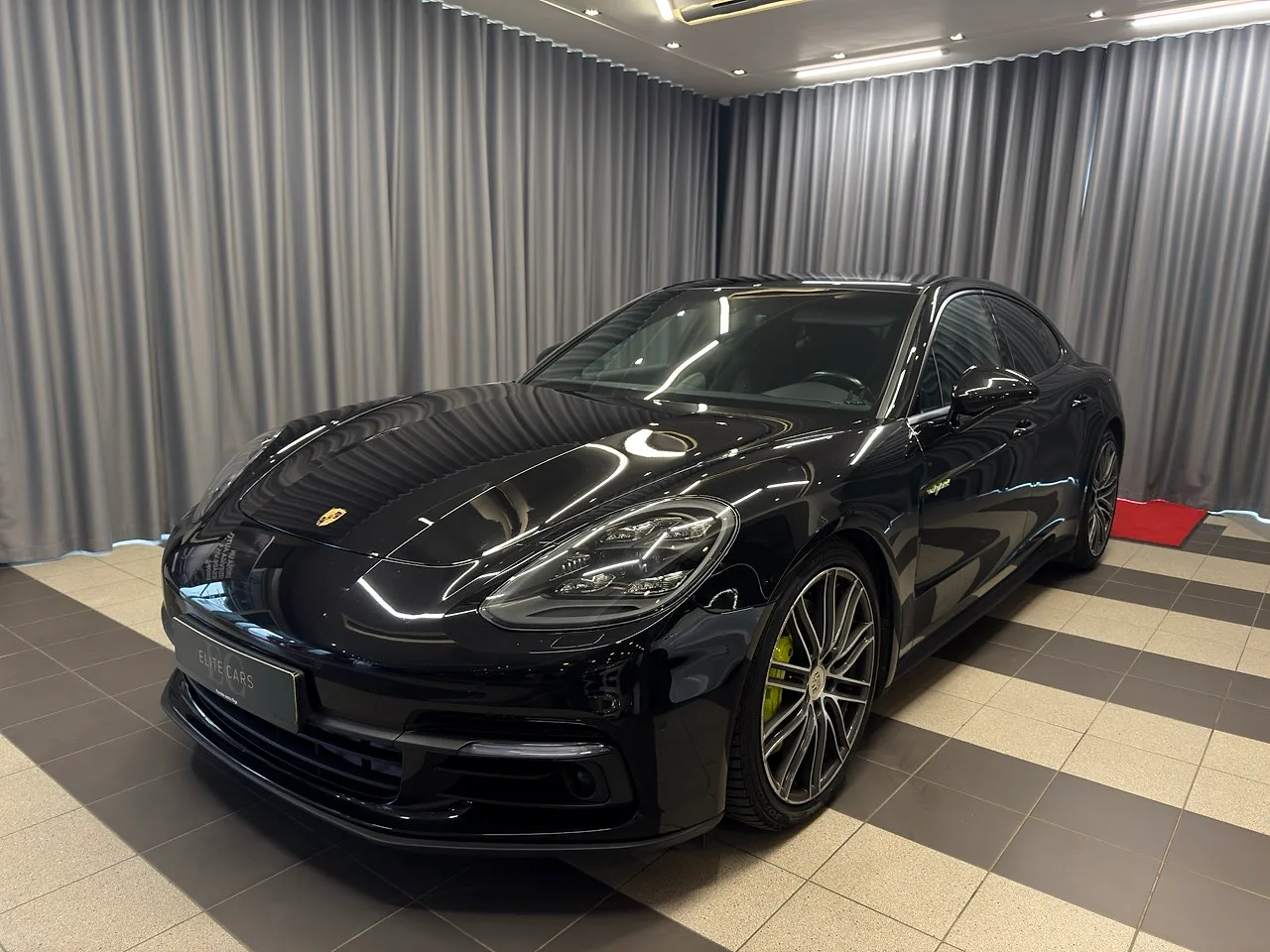 Porsche Panamera 4 E-Hybrid, 2017. gads