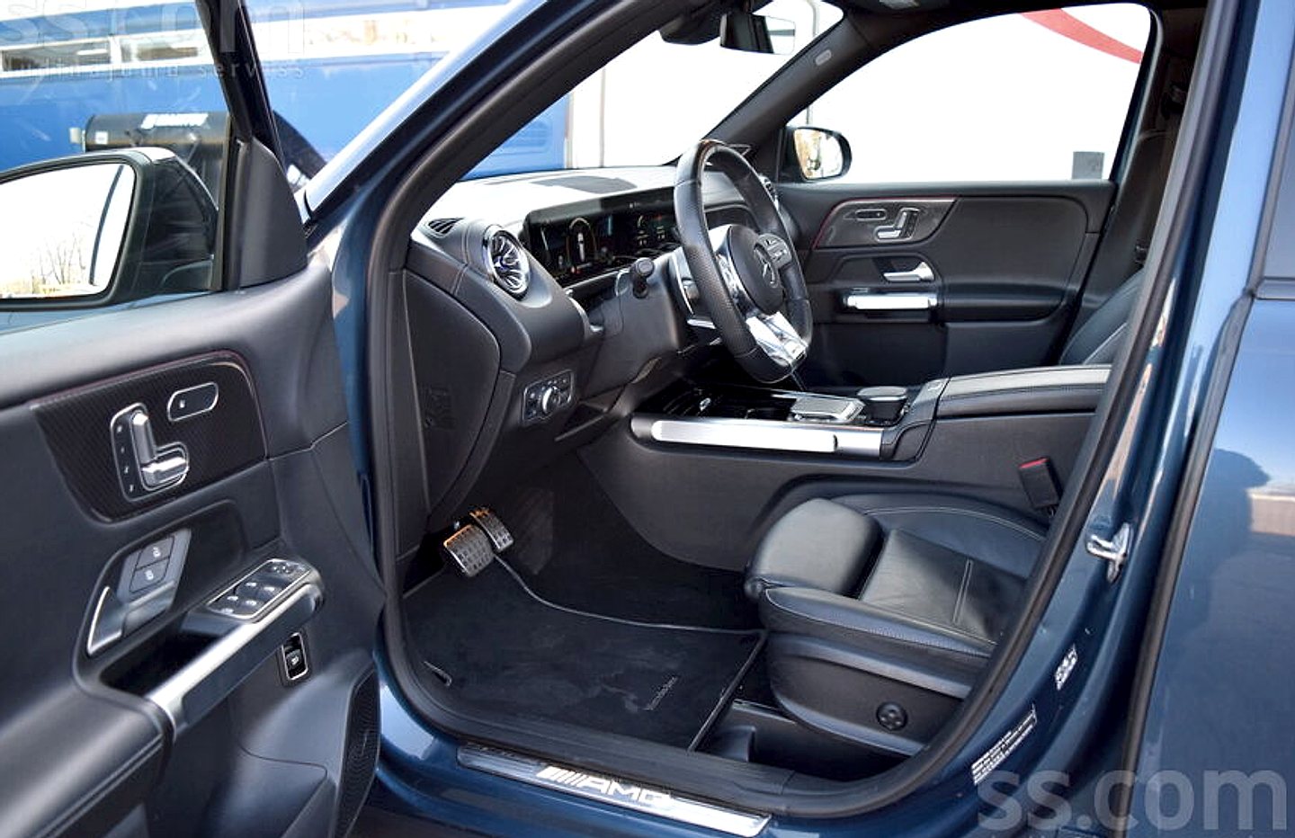 Mercedes-Benz GLB 35 AMG — foto 3