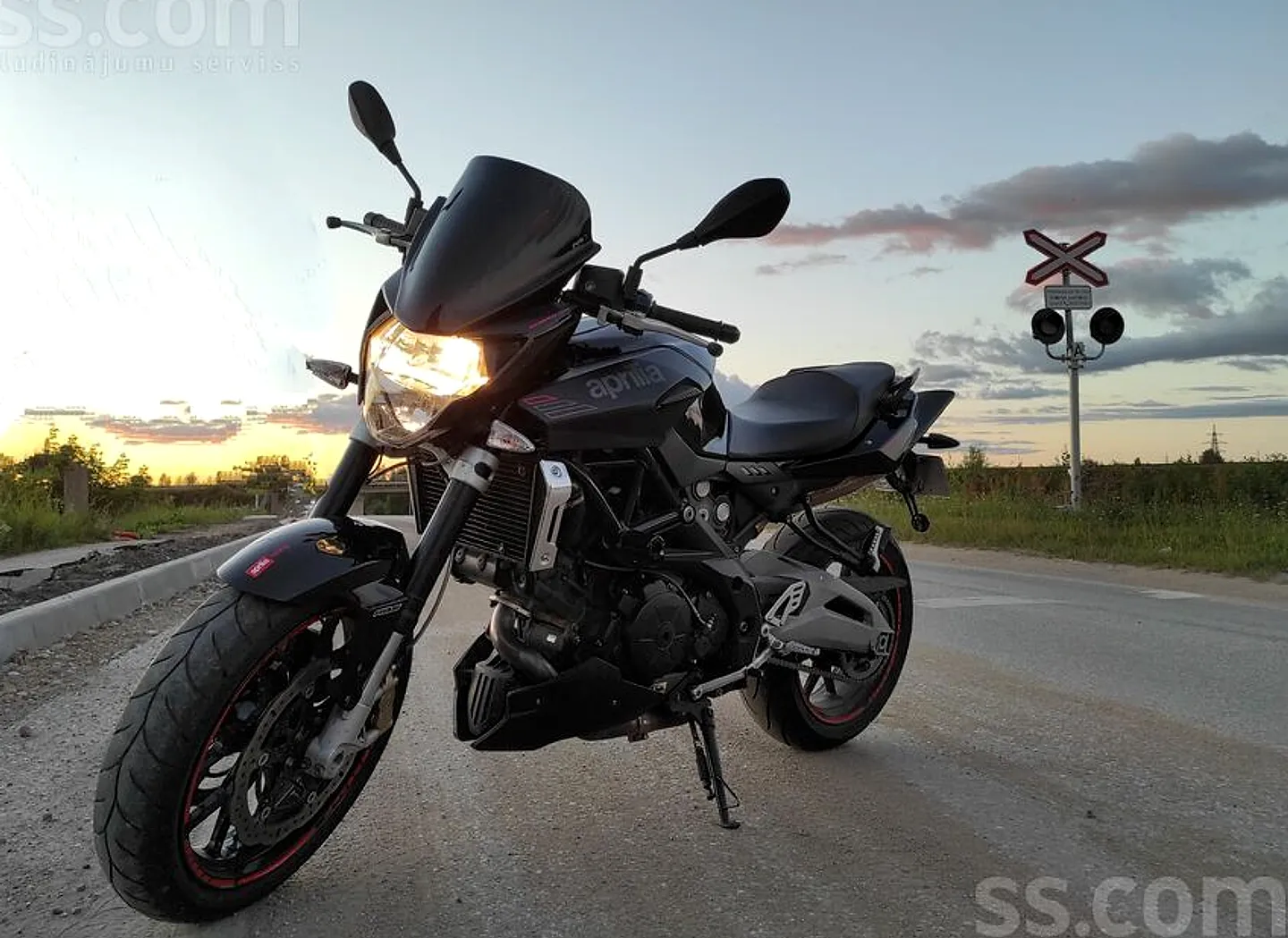 Aprilia Shiver 750, 2016. gads