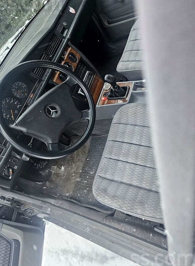 Mercedes-Benz 190 — foto 6