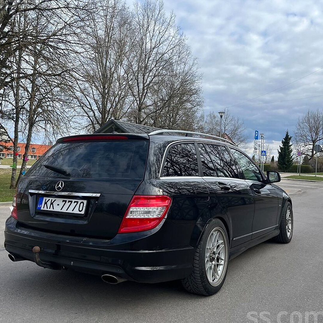 Mercedes-Benz C320 — foto 2